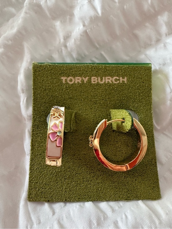 Tory Burch Jewelry - Tory Burch Kira Flora-Print Enamel Gold Floral Earrings